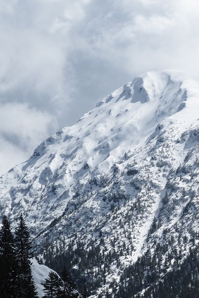 Žljeb Mountain crosses Kosovo and Montenegro